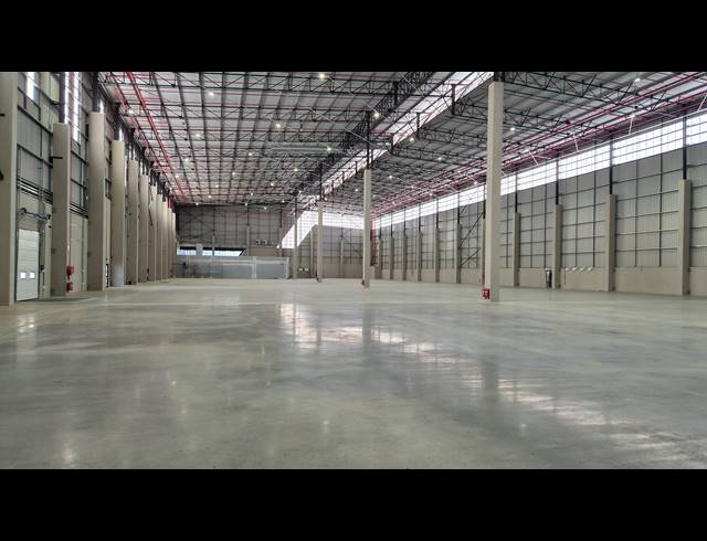 7,283M² WAREHOUSE TO LET IN JET PARK